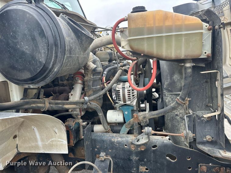 image for item EK0031 1996 International  4700 4X2 utility / service truck