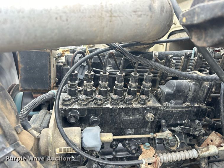 image for item EK0031 1996 International  4700 4X2 utility / service truck