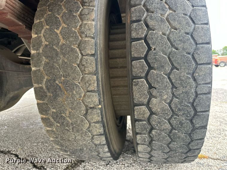 image for item EK0031 1996 International  4700 4X2 utility / service truck