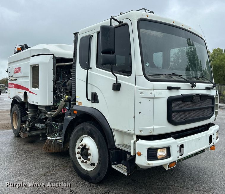image for item EK0038 2016 AutoCar ACMD XPERT street sweeper truck