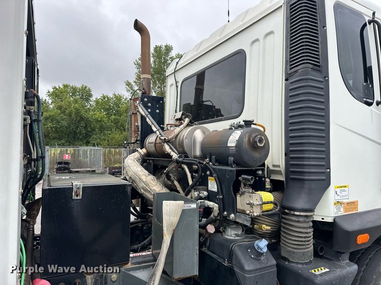 image for item EK0038 2016 AutoCar ACMD XPERT street sweeper truck