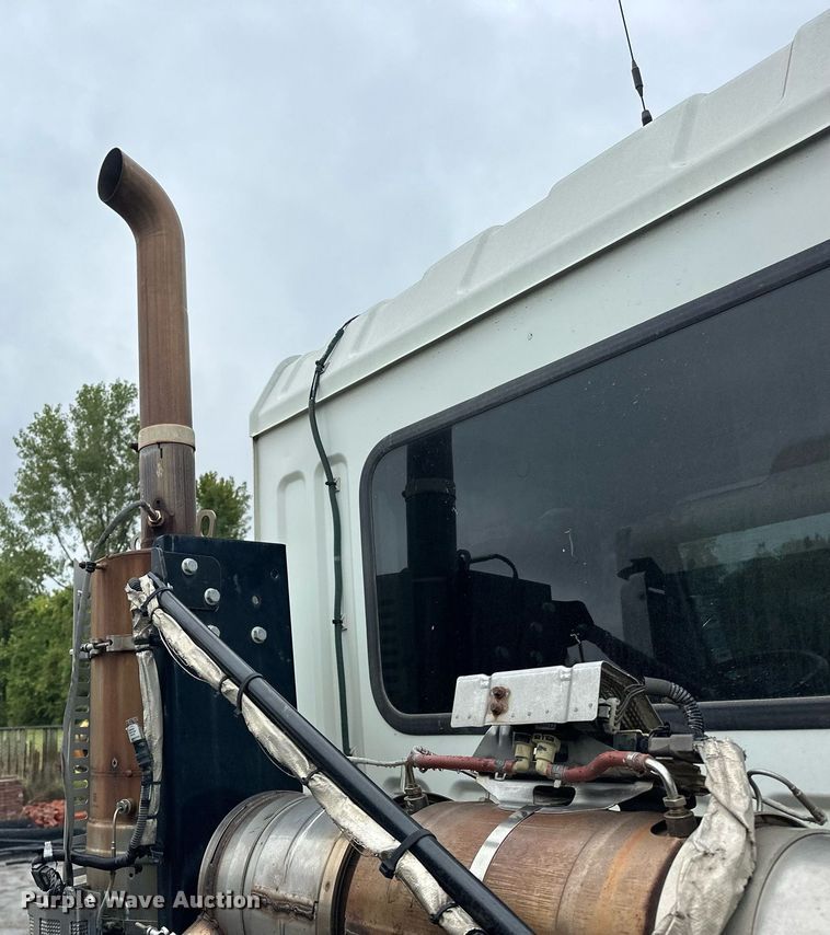 image for item EK0038 2016 AutoCar ACMD XPERT street sweeper truck