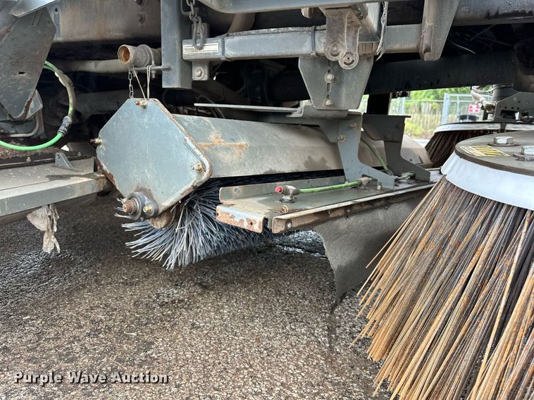 image for item EK0038 2016 AutoCar ACMD XPERT street sweeper truck