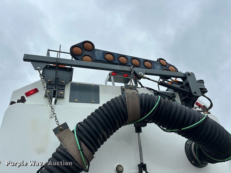 image for item EK0038 2016 AutoCar ACMD XPERT street sweeper truck