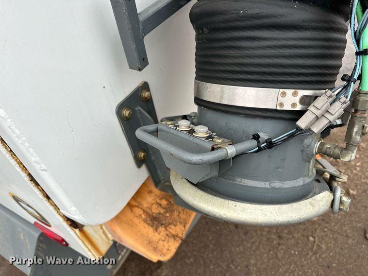 image for item EK0038 2016 AutoCar ACMD XPERT street sweeper truck