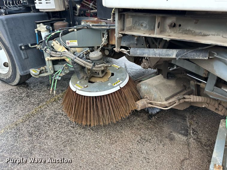 image for item EK0038 2016 AutoCar ACMD XPERT street sweeper truck