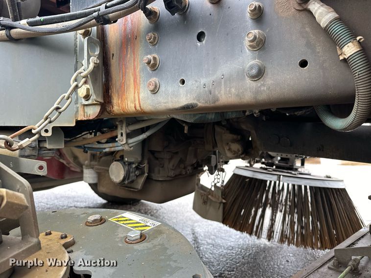 image for item EK0038 2016 AutoCar ACMD XPERT street sweeper truck