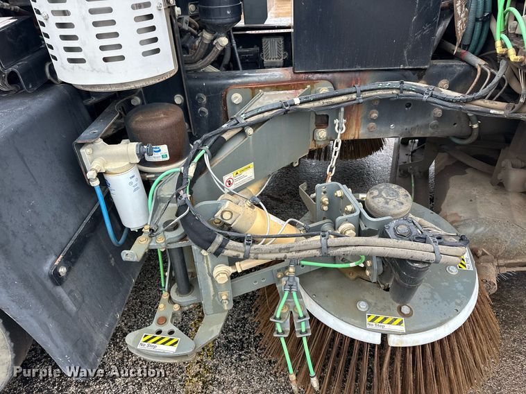 image for item EK0038 2016 AutoCar ACMD XPERT street sweeper truck