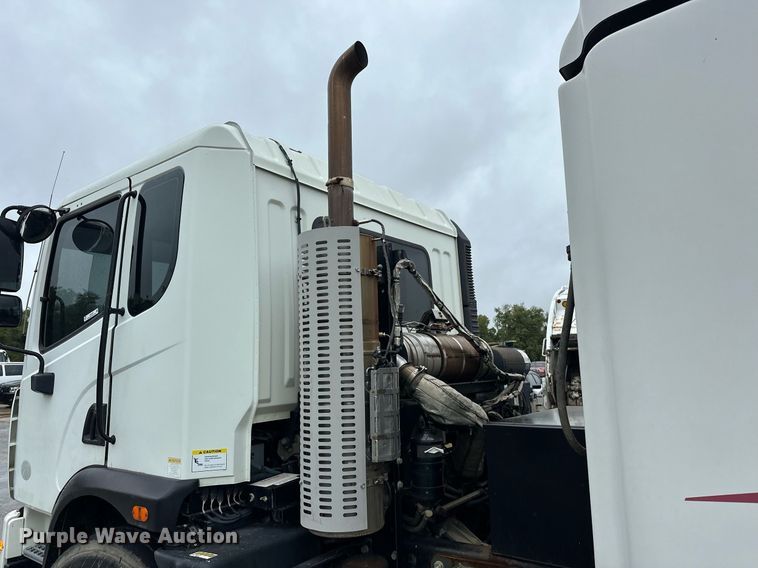 image for item EK0038 2016 AutoCar ACMD XPERT street sweeper truck