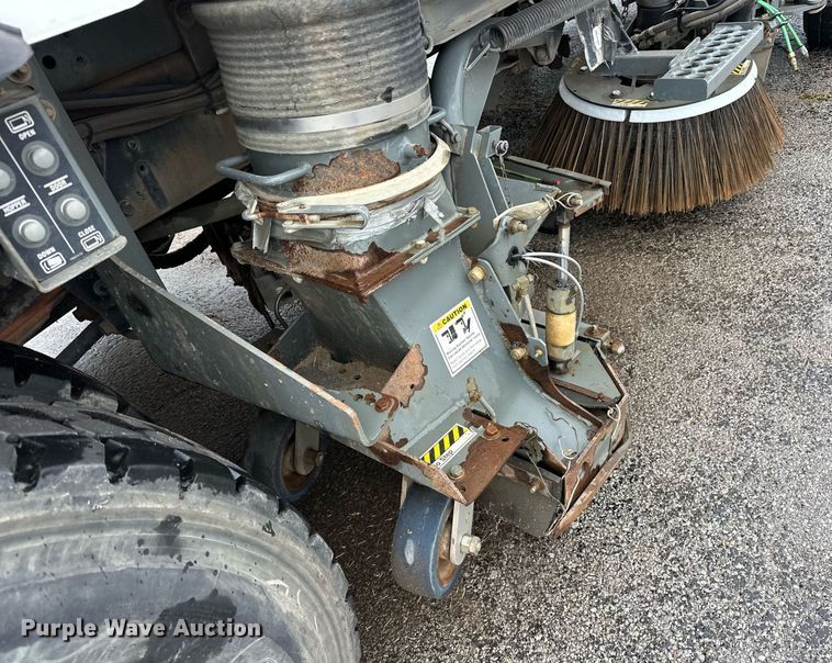 image for item EK0038 2016 AutoCar ACMD XPERT street sweeper truck