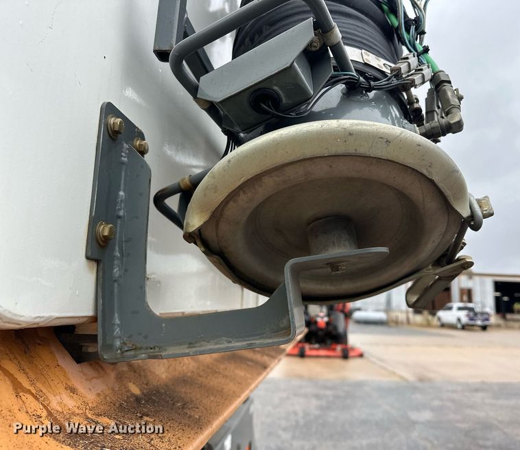 image for item EK0038 2016 AutoCar ACMD XPERT street sweeper truck