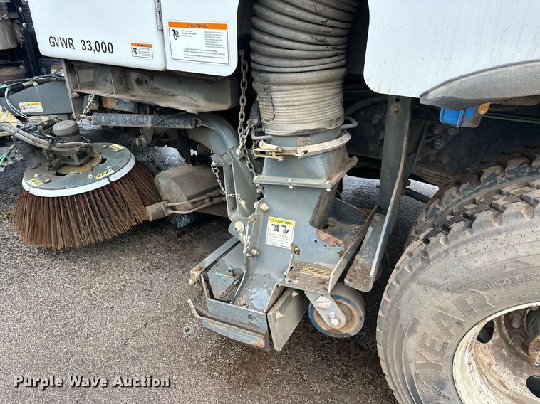 image for item EK0038 2016 AutoCar ACMD XPERT street sweeper truck