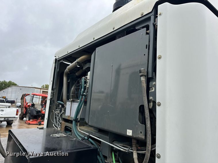 image for item EK0038 2016 AutoCar ACMD XPERT street sweeper truck