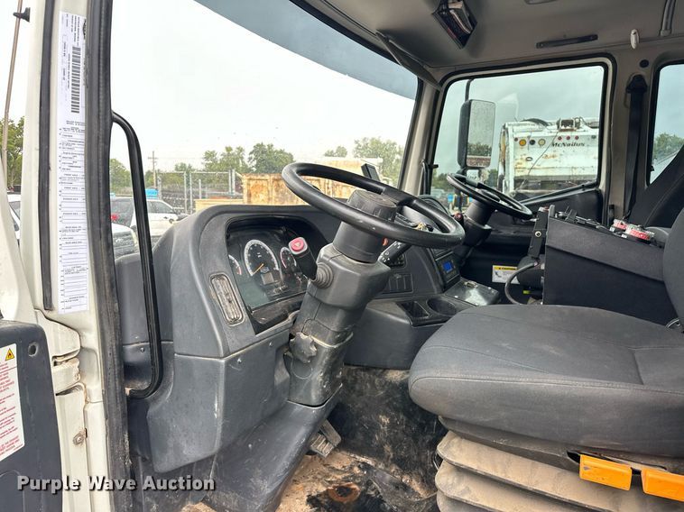 image for item EK0038 2016 AutoCar ACMD XPERT street sweeper truck