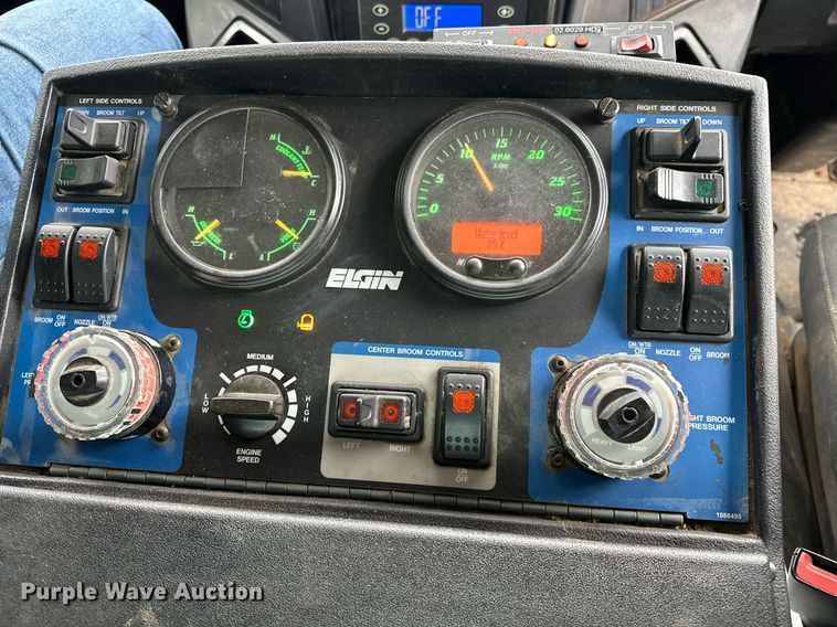 image for item EK0038 2016 AutoCar ACMD XPERT street sweeper truck