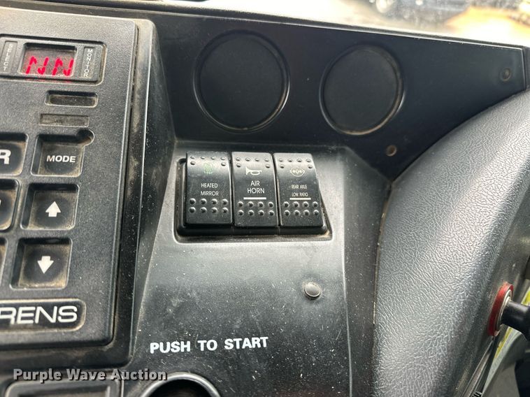 image for item EK0038 2016 AutoCar ACMD XPERT street sweeper truck