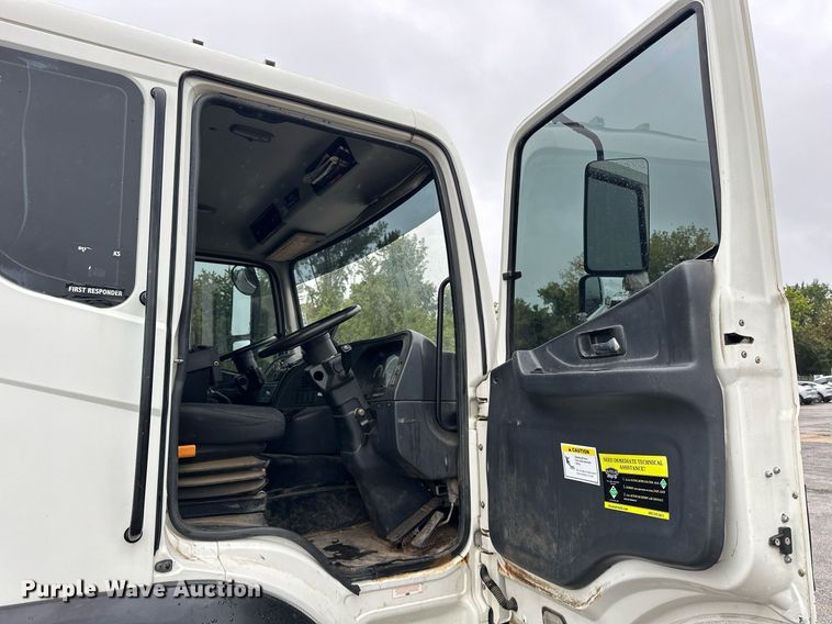 image for item EK0038 2016 AutoCar ACMD XPERT street sweeper truck