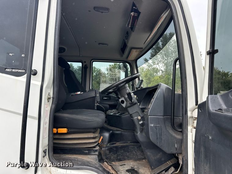 image for item EK0038 2016 AutoCar ACMD XPERT street sweeper truck