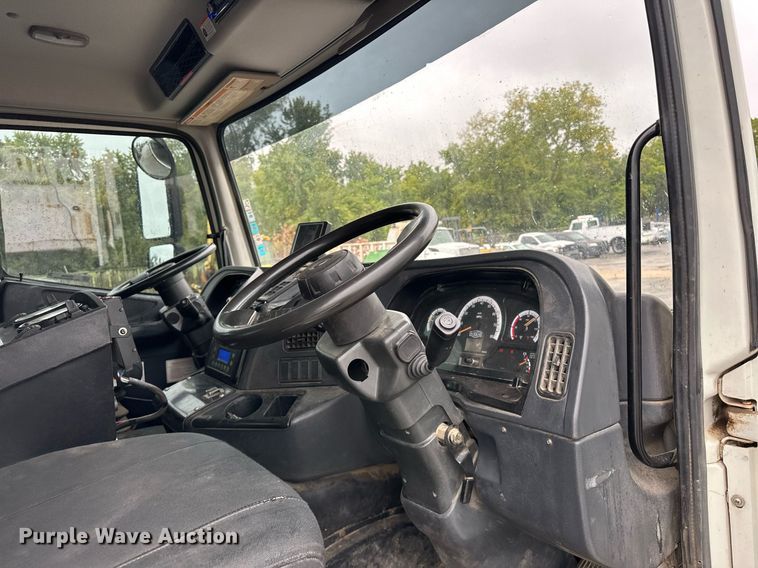 image for item EK0038 2016 AutoCar ACMD XPERT street sweeper truck