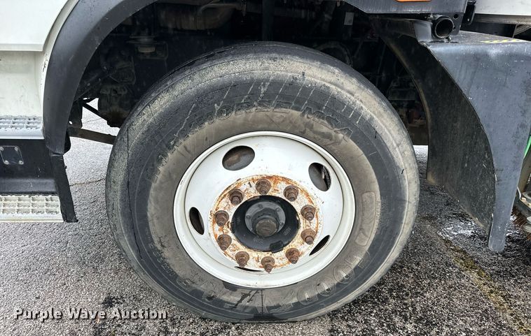 image for item EK0038 2016 AutoCar ACMD XPERT street sweeper truck