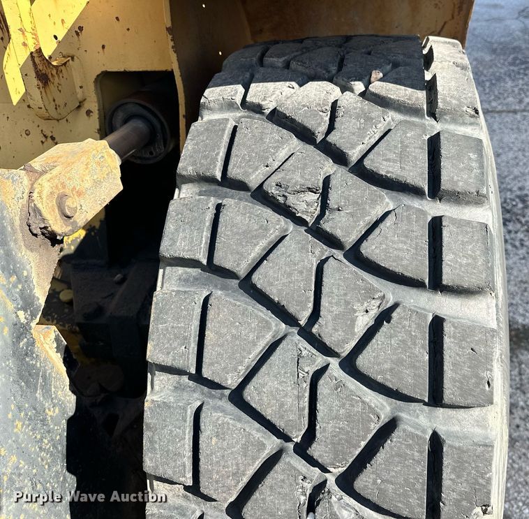 image for item EK0042 Caterpillar R80 forklift