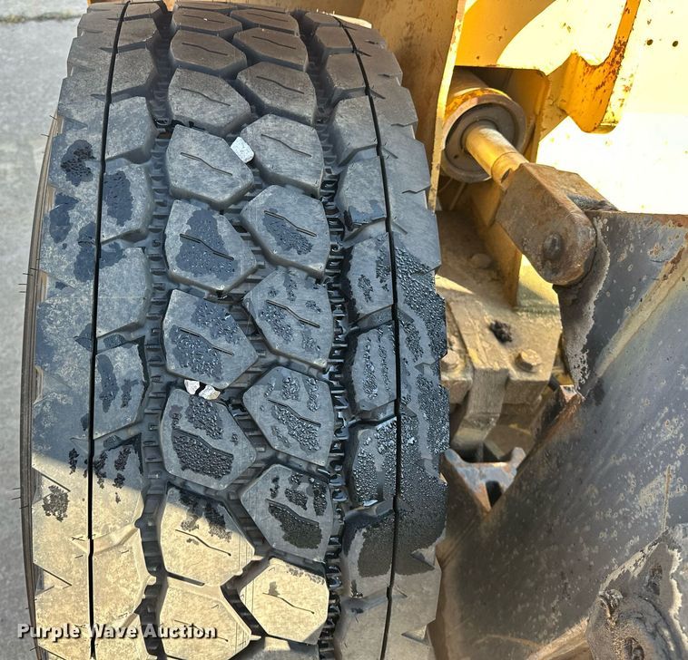 image for item EK0042 Caterpillar R80 forklift