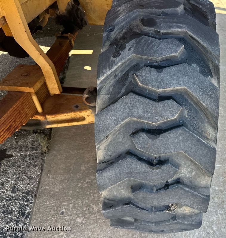 image for item EK0042 Caterpillar R80 forklift