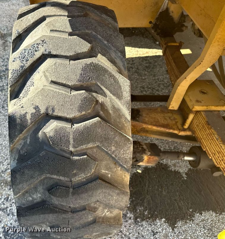 image for item EK0042 Caterpillar R80 forklift