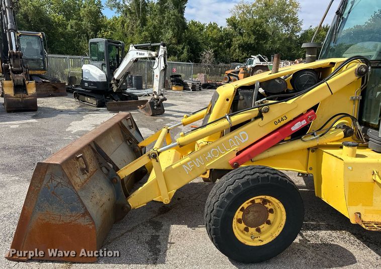 image for item EK0044 2004 New Holland LB75B backhoe