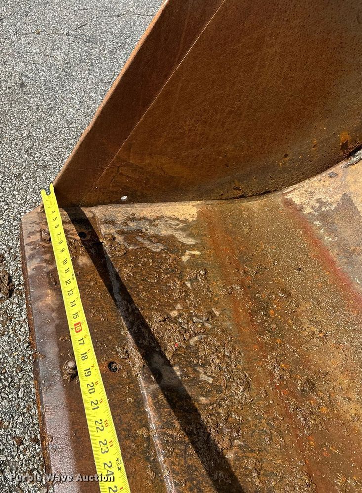 image for item EK0044 2004 New Holland LB75B backhoe