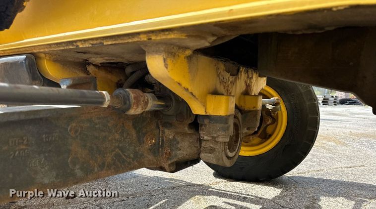 image for item EK0044 2004 New Holland LB75B backhoe