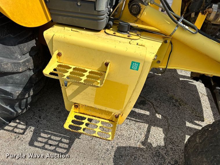 image for item EK0044 2004 New Holland LB75B backhoe