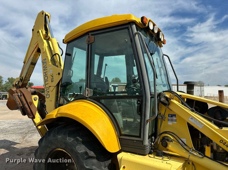 image for item EK0044 2004 New Holland LB75B backhoe