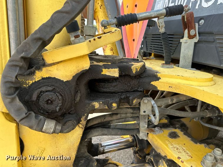 image for item EK0044 2004 New Holland LB75B backhoe