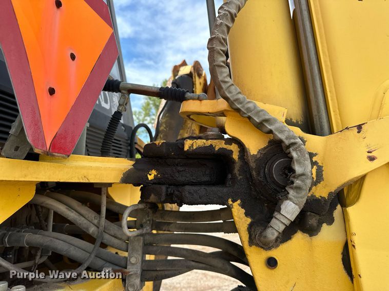 image for item EK0044 2004 New Holland LB75B backhoe
