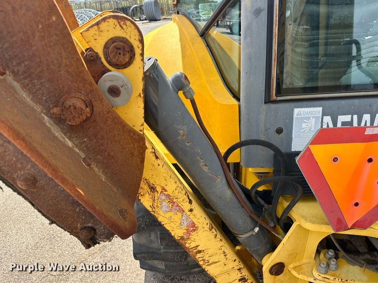 image for item EK0044 2004 New Holland LB75B backhoe