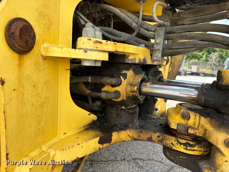 image for item EK0044 2004 New Holland LB75B backhoe