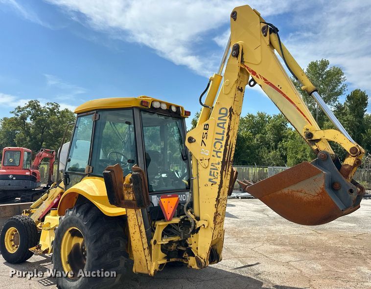 image for item EK0044 2004 New Holland LB75B backhoe