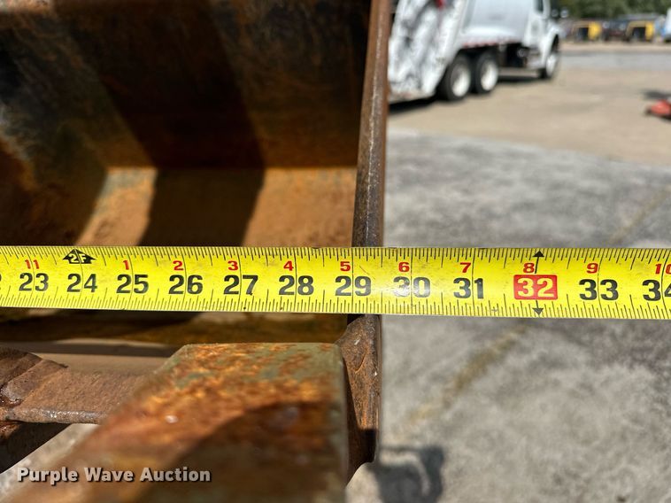 image for item EK0044 2004 New Holland LB75B backhoe