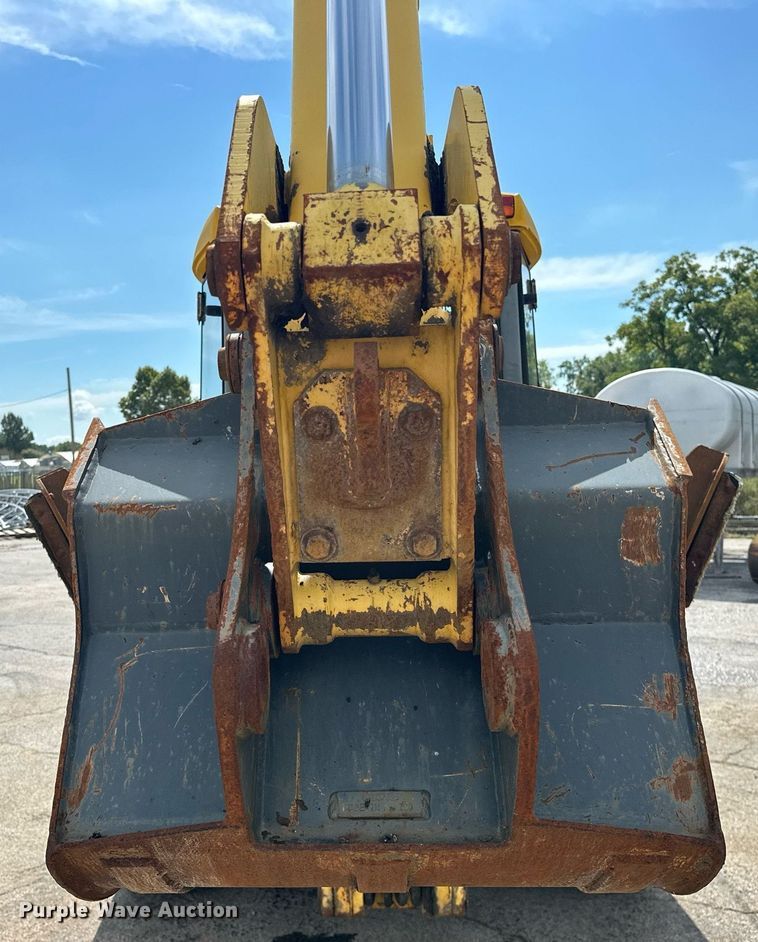image for item EK0044 2004 New Holland LB75B backhoe