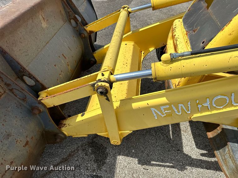 image for item EK0044 2004 New Holland LB75B backhoe