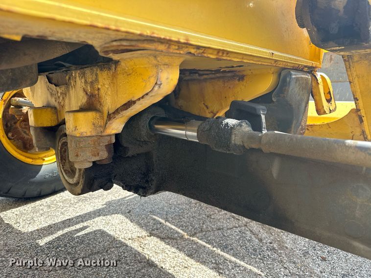 image for item EK0044 2004 New Holland LB75B backhoe