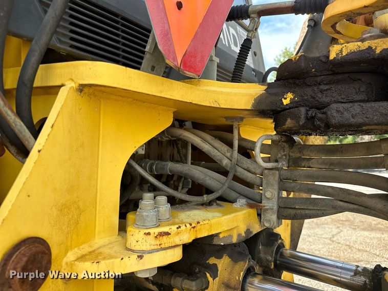 image for item EK0044 2004 New Holland LB75B backhoe