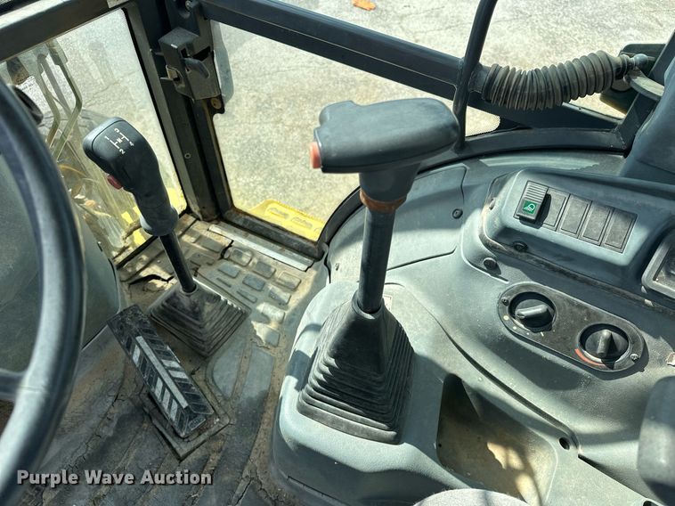 image for item EK0044 2004 New Holland LB75B backhoe