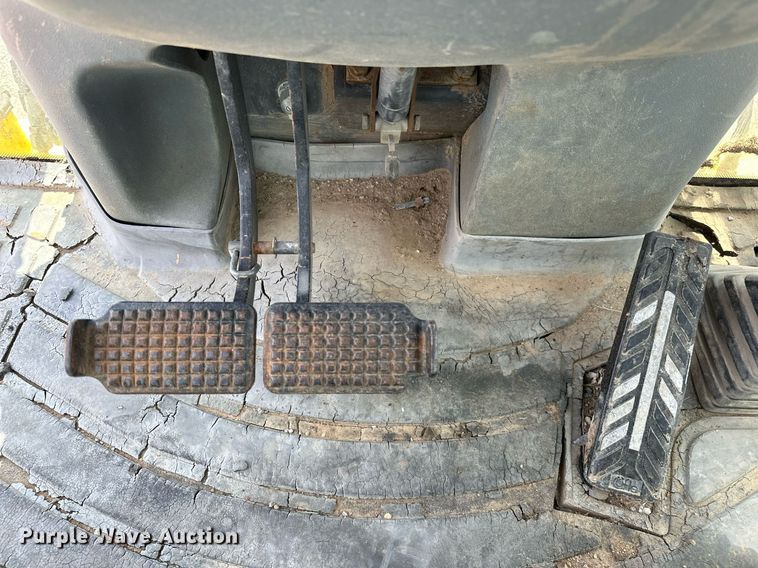 image for item EK0044 2004 New Holland LB75B backhoe