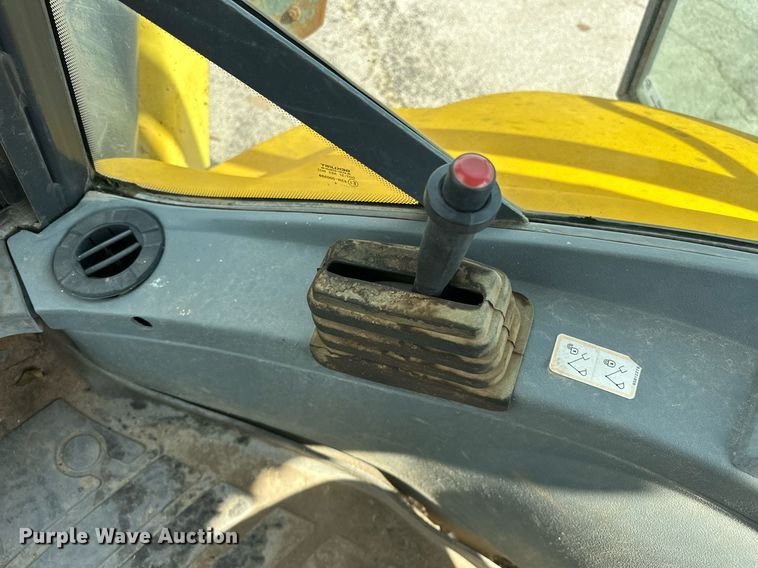 image for item EK0044 2004 New Holland LB75B backhoe