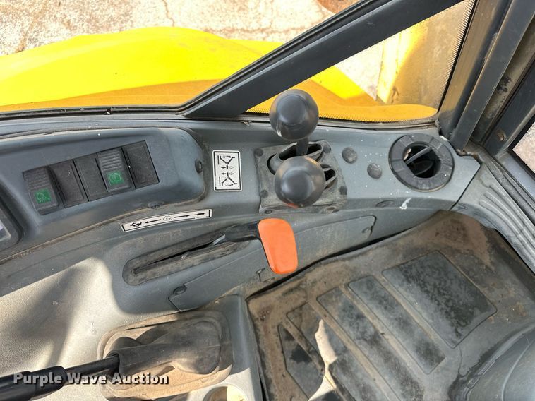image for item EK0044 2004 New Holland LB75B backhoe