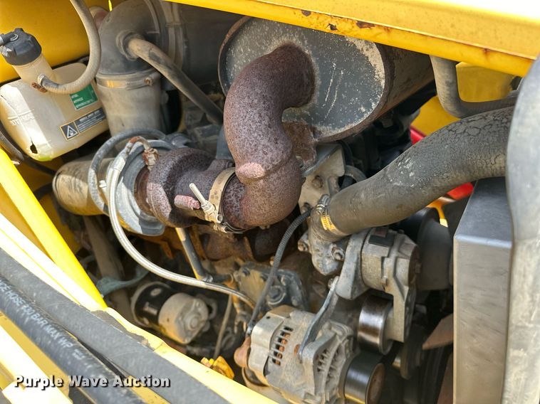 image for item EK0044 2004 New Holland LB75B backhoe