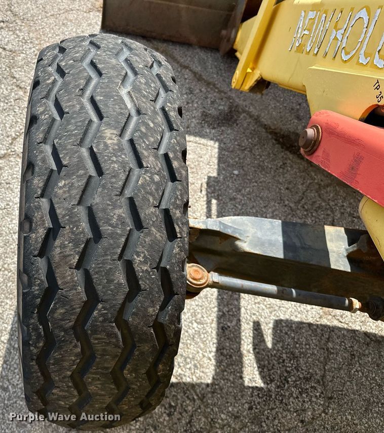 image for item EK0044 2004 New Holland LB75B backhoe