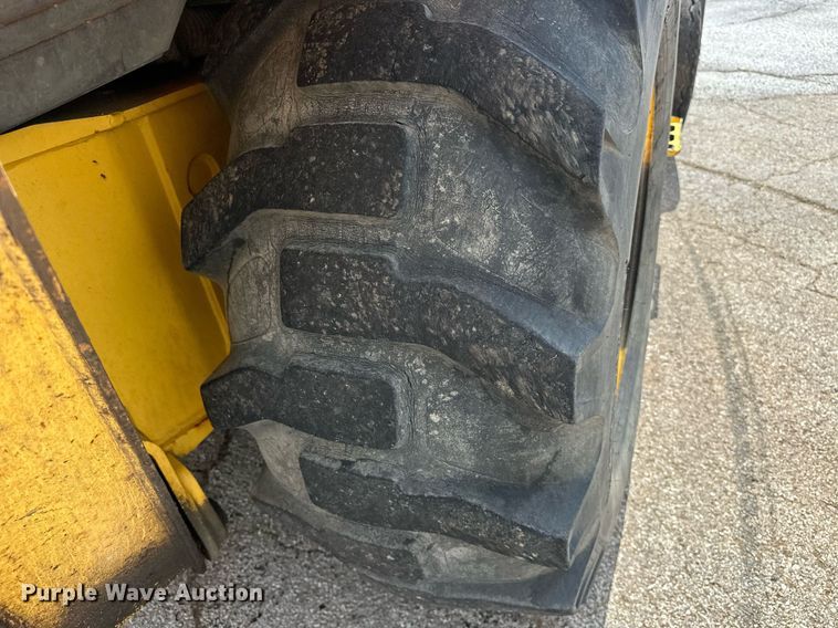 image for item EK0044 2004 New Holland LB75B backhoe